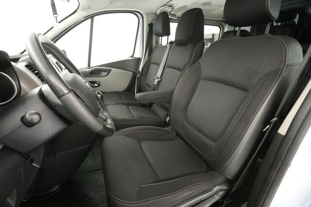 Renault TRAFIC 1.6 dCi 120 L2H1 Visia | MARGE! | Dubbele Cabine | 6 Persoons | Airco Camera Cruise Navigatie Trekhaak 3 Persoons PDC