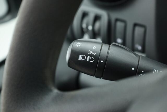 Renault TRAFIC 2.0 dCi 120pk L2H1 Comfort | 3pers. | Navi | Cruise | PDC | LED