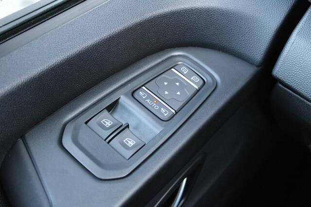 Renault TRAFIC 2.0 Blue dCi 170pk T29 L2H1 Extra DC - 2x Schuifdeur - Carplay - LED - Blind Spot - Navigatie - Camera - Trekhaak - Stoelverwarming - Rijklaar