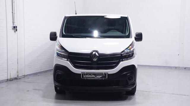 Renault TRAFIC 2.0 dCi 120 pk L2H1 Navi, Trekhaak Airco, Cruise Control, Laadruimte Pakket, PDC achter 3-Zits