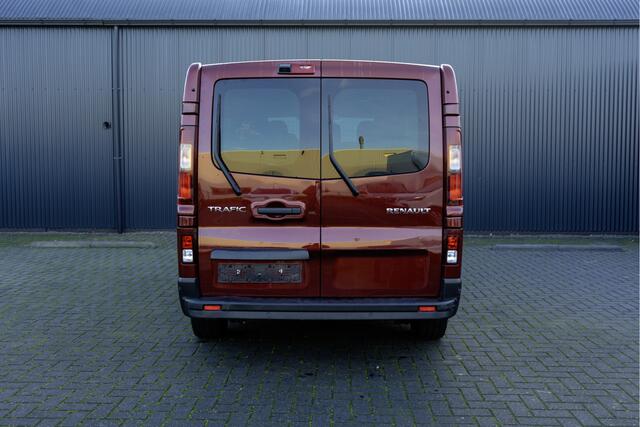 Renault TRAFIC Renault Trafic Blue dCi 150PK | L2H1 | 9-Zits | IN BTW/BPM | LED | Camera | Navi | Zijschuifdeur R+L | Cruise | Airco | PDC | Euro 6