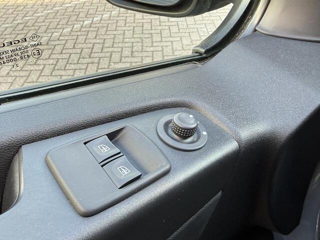 Renault TRAFIC 2.0 dCi 170 T29 L2H1 Comfort | NAP | 1E eigenaar | Dubbele schuifdeur | Achteruitrijcamera | Climate Control | Leer | Trekhaak | Cruise Control | DAB | Navigatie | Lichtmetaal |