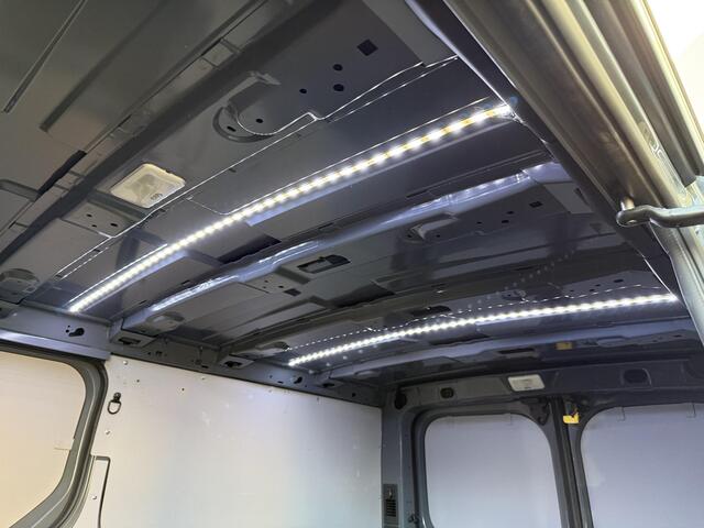 Renault TRAFIC 2.0 dCi 170 T29 L2H1 Comfort | NAP | 1E eigenaar | Dubbele schuifdeur | Achteruitrijcamera | Climate Control | Leer | Trekhaak | Cruise Control | DAB | Navigatie | Lichtmetaal |