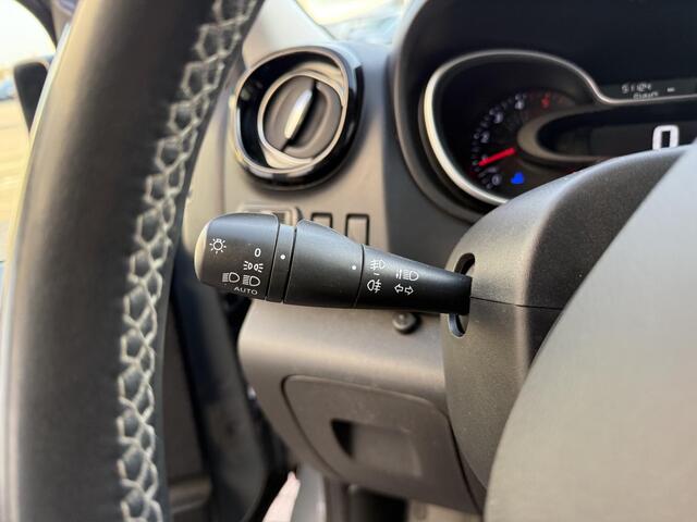 Renault TRAFIC 2.0 dCi 170 T29 L2H1 Comfort | NAP | 1E eigenaar | Dubbele schuifdeur | Achteruitrijcamera | Climate Control | Leer | Trekhaak | Cruise Control | DAB | Navigatie | Lichtmetaal |