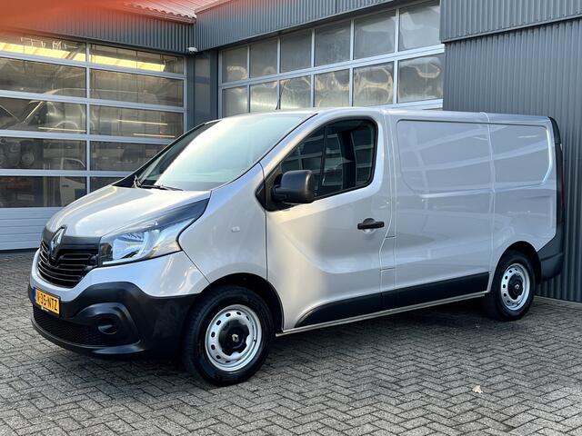Renault TRAFIC 1.6 dCi L1H1 BTW en BPM VRIJ!! Airco Cruise controle 3-Persoons Telefoonverbinding Parkeersensoren achter 1e eigenaar Euro 6 Dealer onderhouden Ex overheid