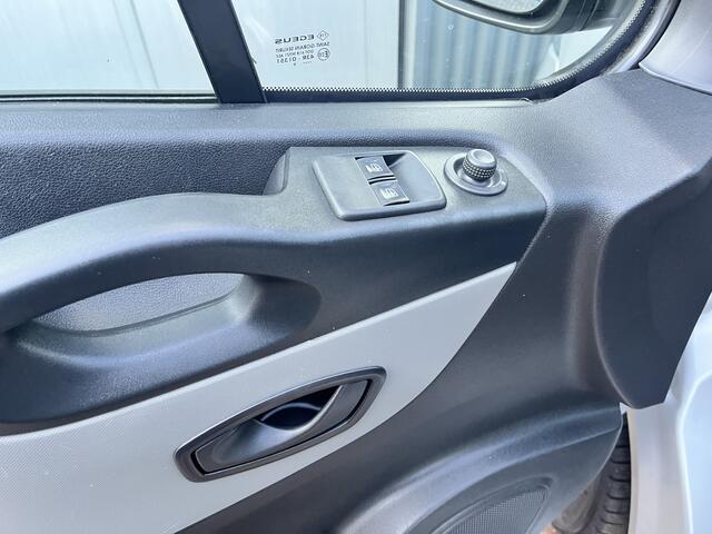 Renault TRAFIC 1.6 dCi L1H1 BTW en BPM VRIJ!! Airco Cruise controle 3-Persoons Telefoonverbinding Parkeersensoren achter 1e eigenaar Euro 6 Dealer onderhouden Ex overheid