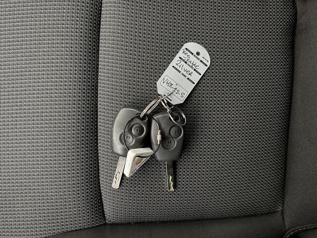 Renault TRAFIC 2.0DCi 145PK Automaat | Navigatie | Camera | Airco | Cruise | Trekhaak | 3-Zits