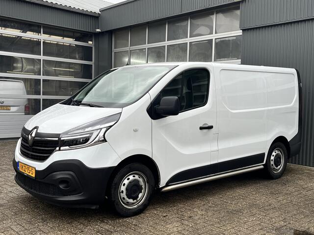 Renault TRAFIC 2.0 dCi L1H1 120pk Bouwjaar 08-07-2021 Airco Cruise controle 3-Persoons Telefoonverbinding Parkeersensoren achter Sitebars 1e eigenaar Euro 6 Dealer onderhouden