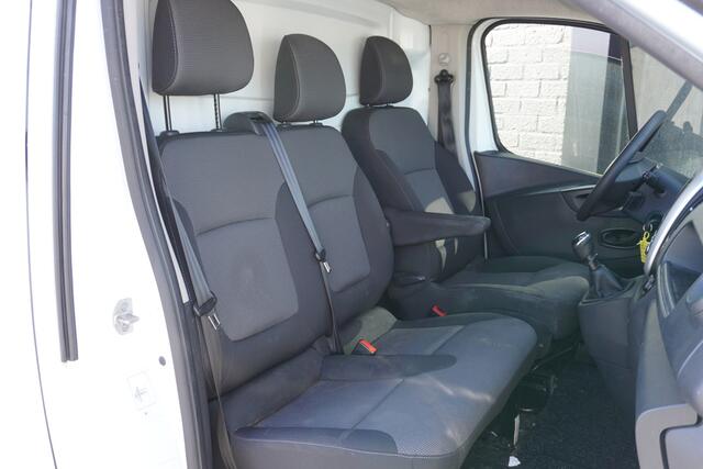 Renault TRAFIC 2.0 dCi 120PK EURO 6 - Airco - Cruise - Trekhaak - ¤ 12.499 ,- Excl.