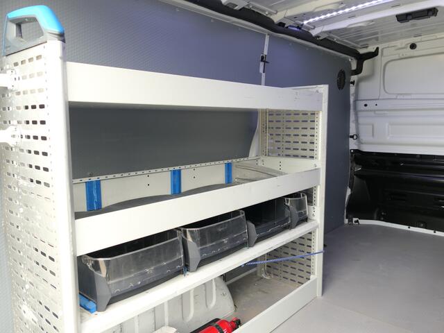 Renault TRAFIC 2.0 dCi 110 T30 L2H1 Comfort - Betimmering + Kast laadruimte - Stoelverwarming - Cruise