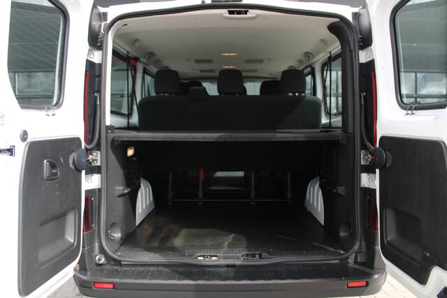 Renault TRAFIC Passenger 2.0 dCi 120 Grand Life 120pk 9 Zits - Prijs excl. BTW - Airco - Cruise - LED - Navi - Bluetooth - Rijklaar