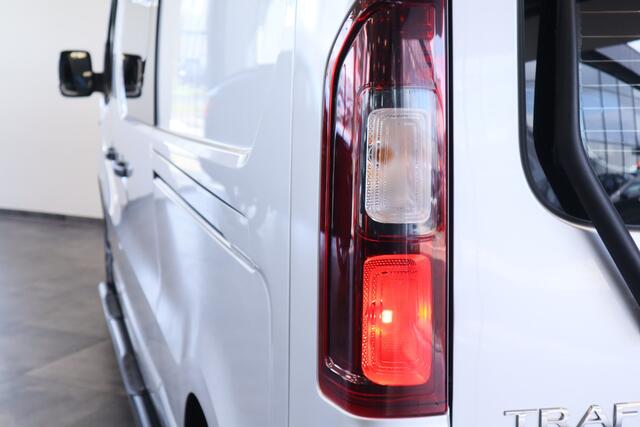 Renault TRAFIC 2.0 dCi 170 T29 L2H1 DC Luxe Cruise/Climate Sidebars x2 schuifdeur Automaat ! 2e Paasdag geopend van 12.00 tot 17:00u !