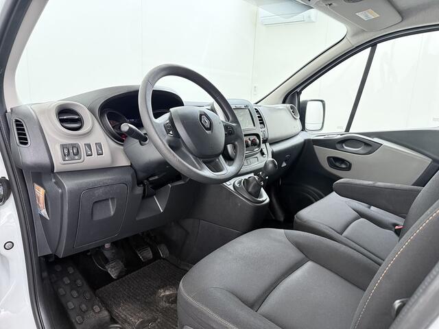 Renault TRAFIC DCI 126PK 3-Pers. EURO 6 Trekhaak Navi Airco Cruise Control Imperial Bluetooth Pdc Comfort Energy Achterdeuren Schuifdeur Betonplex Vloer Inbouwkasten 1.6dCi T29 L1H1 1e Eigenaar 2.000KG Trekgewicht Origineel Nederlandse Bus