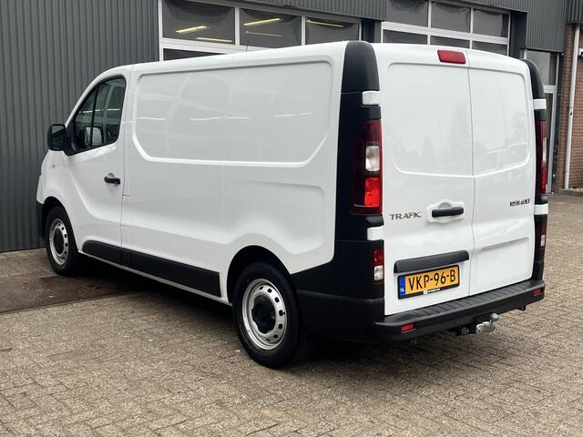 Renault TRAFIC 2.0 dCi 120 L1H1 120pk Airco Cruise controle 3-Persoons Telefoonverbinding Parkeersensoren achter 1e eigenaar Euro 6 Dealer onderhouden