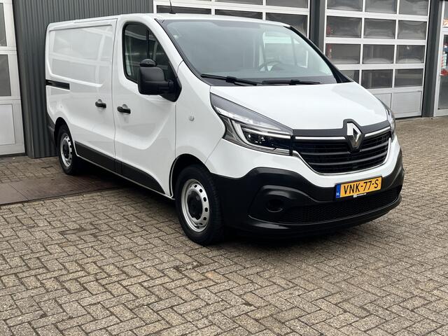 Renault TRAFIC 2.0 dCi L1H1 120pk Airco Cruise controle Kastinrichting Trekhaak 2000kg trekgewicht 2-Persoons 1e eigenaar Euro 6 Dealer onderhouden