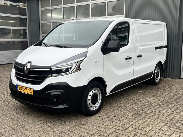 Renault TRAFIC 2.0 dCi L1H1 120pk Airco Cruise controle Kastinrichting Trekhaak 2000kg trekgewicht 2-Persoons 1e eigenaar Euro 6 Dealer onderhouden