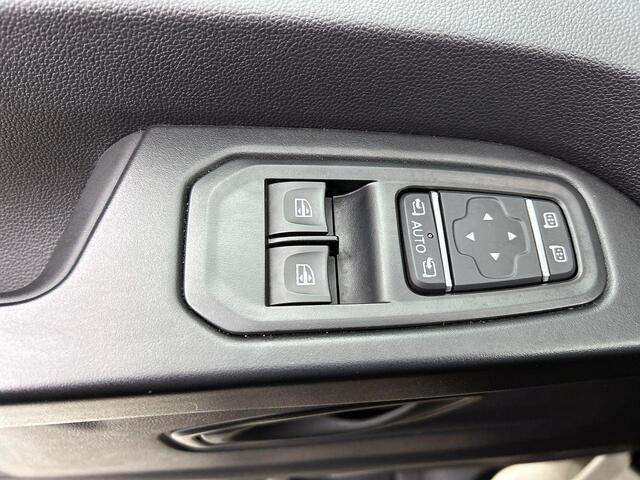 Renault TRAFIC 2.0 Blue dCi 150PK T30 L2H1 Advance Automaat Navigatie Airco Lichtmetalen velgen Betimmering Trekhaak Camera Parkeer sensoren Dab