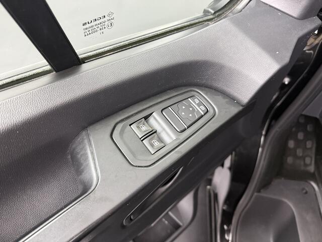 Renault TRAFIC 2.0DCi 130PK Black Edition | Navigatie | Multimedia | Airco | Cruise | Trekhaak | 3-Zits