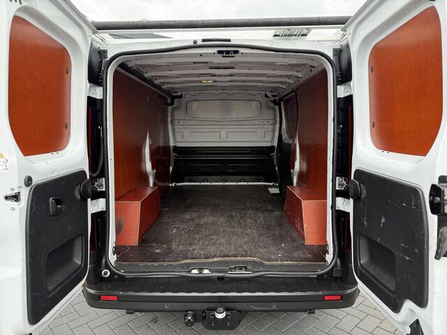 Renault TRAFIC 2.0 dCi 150 PK AUTOMAAT / L2H1 / 27.349 KM!! / TREKHAAK / IMPERIAAL / 3-ZITS / CAMERA / LED