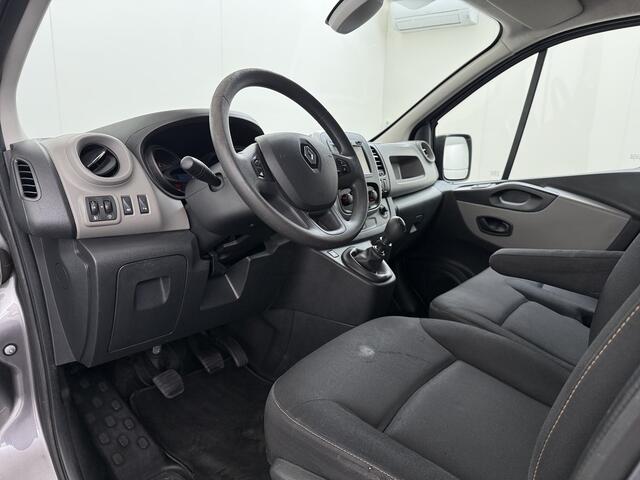 Renault TRAFIC 1.6dCi T29 L2H1 3-Persoons Trekhaak Euro 6 Navi Airco Cruise Control Bluetooth Pdc Comfort Regen-Lichtsensor Betonplex Vloer Lat om Lat Wandbetimmering Schuifdeur 2.000KG Trekgewicht Origineel Nederlandse Auto