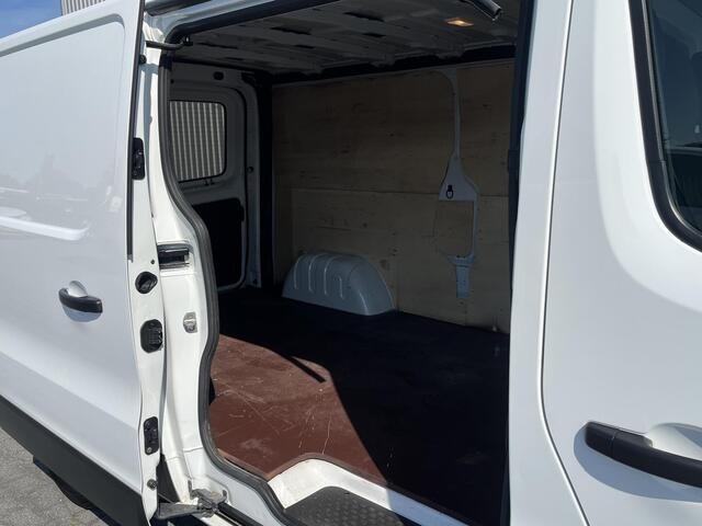 Renault TRAFIC 2.0 dCi 120 T29 L2H1*NAVI*HAAK*CRUISE*A/C*TEL*3PER