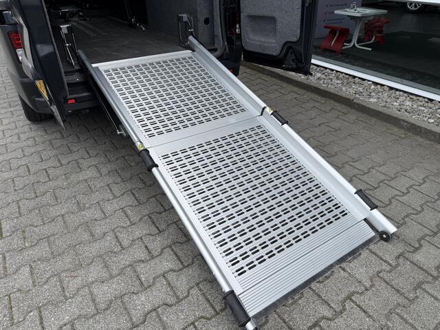 Renault TRAFIC 4+1 Rolstoelbus 2.0 dCi 145 T29 L2H1 Luxe (Mooie complete 4+1 Rolstoelbus met automaat!)