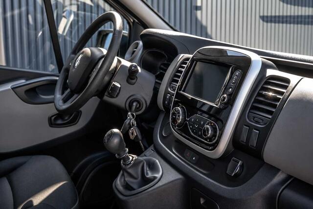 Renault TRAFIC 1.6 dCi 125PK L2H1 | DC 5-Zits | Camera | Cruise | Airco | Trekhaak