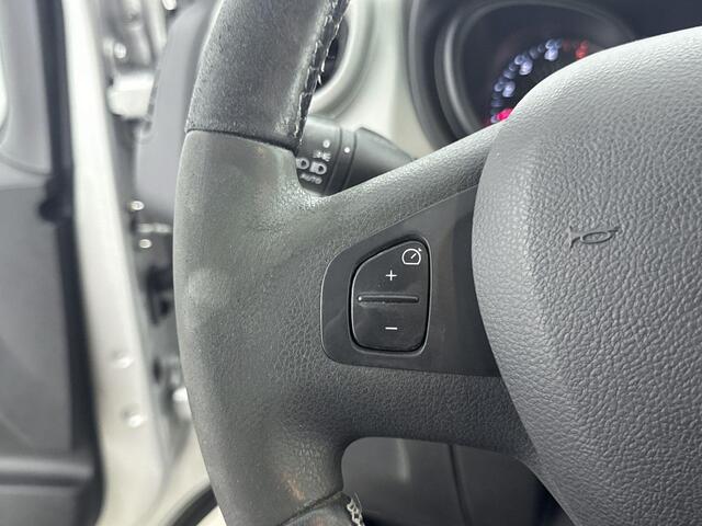 Renault TRAFIC 1.6 dCi 120 Pk T29 L2H1 Luxe | Navigatie | Airco | Cruise control | Parkeersensor achter | Zijschuifdeur Rechts | Trekhaak | Passagiersbank | Mistlampen Voor | Betimmering Laadruimte |