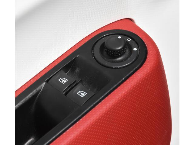 Renault TWINGO 1.0 SCe Collection / airconditioning / cruise control / elek. ramen voor/uitzetramen achter / dakspoiler / 2-kleuren bekleding / Lane assist / audio bediening aan het stuur