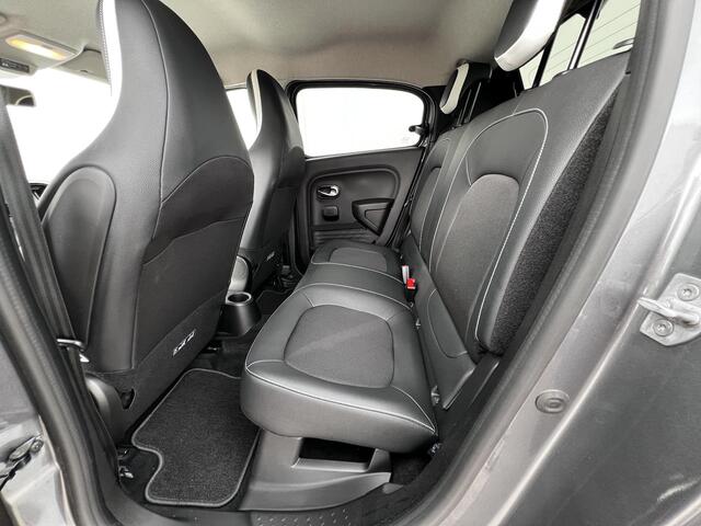 Renault TWINGO Z.E. R80 E-Tech Série Limitée Urban Night 22 kWh / Dealer onderhouden / Navigatie / Camera / Apple Carplay & Android Auto / Stoelverwarming / 16" LM wielen & All Season banden /