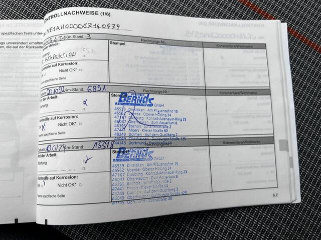 Renault TWINGO Z.E. 22KWh Vibes Automaat / Dealer onderhouden / Accu SoH 93,96 % / WLTP 186 km stad 261 km / Navigatie via Apple Carplay Android / Stoelverwarming / 16" LM wielen met All Season banden /