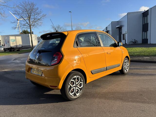 Renault TWINGO 1.0i SCe Collection 75 PK. Slechts 13.000 KM !!! Gewoon een nieuwe auto !!