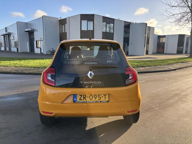 Renault TWINGO 1.0i SCe Collection 75 PK. Slechts 13.000 KM !!! Gewoon een nieuwe auto !!