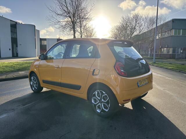 Renault TWINGO 1.0i SCe Collection 75 PK. Slechts 13.000 KM !!! Gewoon een nieuwe auto !!