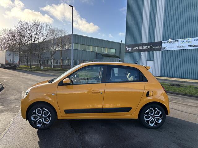 Renault TWINGO 1.0i SCe Collection 75 PK. Slechts 13.000 KM !!! Gewoon een nieuwe auto !!