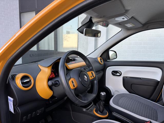 Renault TWINGO 1.0i SCe Collection 75 PK. Slechts 13.000 KM !!! Gewoon een nieuwe auto !!