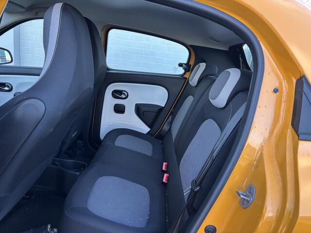 Renault TWINGO 1.0i SCe Collection 75 PK. Slechts 13.000 KM !!! Gewoon een nieuwe auto !!