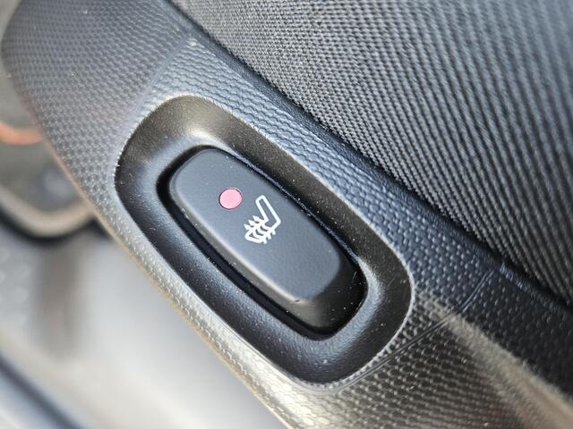 Renault TWINGO Z.E. R80 Série Limitée Vibes / 92% SOH / Achteruitrijcamera / Apple Carplay & Android Auto / Stoelverwarming / 1e Eigenaar / Climate Control / Cruise Control / Navigatie / Lichtmetalen Velgen / Parkeersensoren /