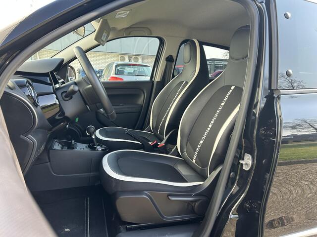 Renault TWINGO Z.E. R80 E-Tech Série Limitée Urban Night 22 kWh / Achteruitrijcamera / Apple Carplay & Android Auto / Navigatie / Climate Control / Parkleersensoren / Lichtmetalen Velgen 16" /