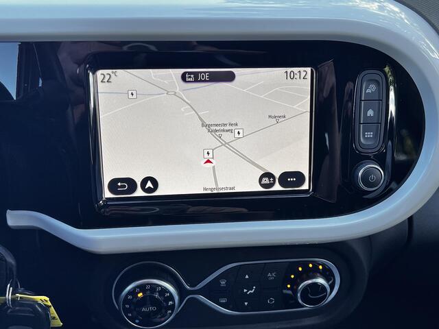 Renault TWINGO Z.E. R80 E-Tech Série Limitée Urban Night 22 kWh / Dealer onderhouden / Accu SoH 94,91 % / 3 fase laden / Airco / Stoelverwarming / Navigatie / Apple Carplay Android / 16" LM wielen + All Season banden /