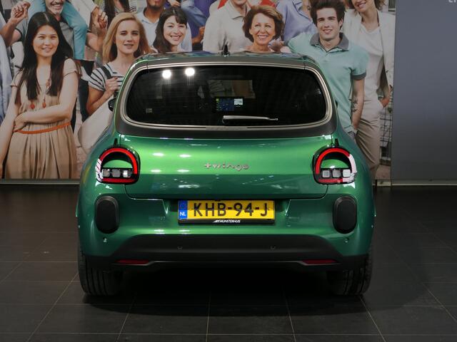 Renault TWINGO urban range techno 80pk - Demo! - Stoelverwarming - Parkeerassistent - Dodehoek
