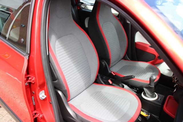 Renault TWINGO 1.0 SCe Collection | Parkeersensoren | Navi | Camera |