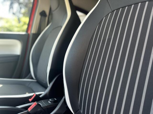 Renault TWINGO Z.E. R80 E-Tech Techno 22 kWh | SoH waarde 98% | Eerste eigenaar | Nederlandse auto | Dealeronderhouden | Prachtige Kleur Rouge Flamme | Luxe Techno uitvoering | Climate control | R-Link navigatiesysteem | Unieke km-stand!! |