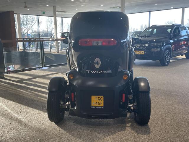 Renault TWIZY Intens 45 45 KM / 2 ZITPLAATSEN / WEINIG KILOMETERS / AL VANAF 16 JARIG LEEFTIJD RIJBAAR /