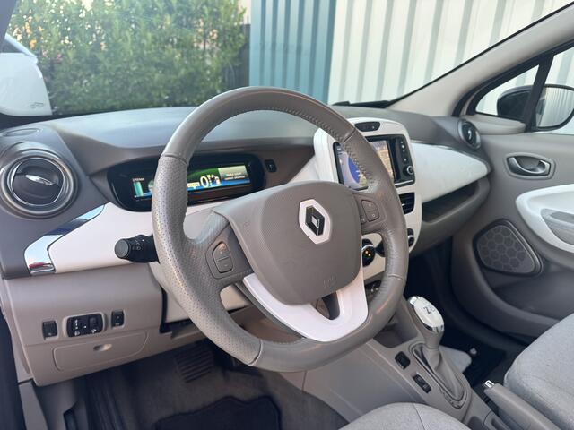Renault ZOE R90 Life 41 kWh Grote range! Navi/ Cruise/ Audio/ Nieuwe elektr motor a ¤5k