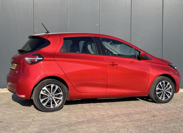 Renault ZOE R135 Intens 52 kWh / Inclusief koopaccu / Airco / Ledere bekleding / All Weather banden / Navigatie / Cruise Controle / Stoelverwarming /