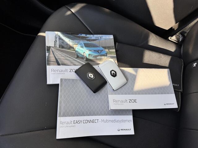 Renault ZOE R135 Intens 52 kWh / Inclusief koopaccu / Airco / Ledere bekleding / All Weather banden / Navigatie / Cruise Controle / Stoelverwarming /