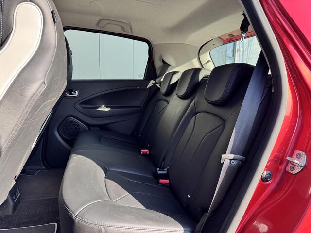 Renault ZOE R135 Intens 52 kWh / Inclusief koopaccu / Airco / Ledere bekleding / All Weather banden / Navigatie / Cruise Controle / Stoelverwarming /