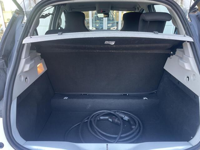 Renault ZOE R110 Life 52 kWh | Navigatie | Climate Control | LM velgen |