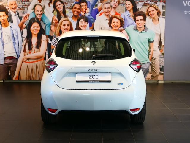 Renault ZOE R135 Intens 52 kWh *Stoel + stuurverwarming* - Navi, cruise, camera, sensor v+a